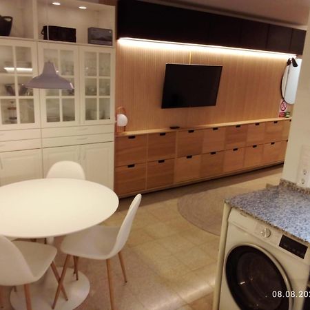 2 Bedroom Large Modern Apartment In Blanes Old Town 50M From The Beach! Buitenkant foto